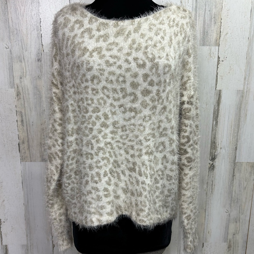 Peyton Primrose Leopard Print Fuzzy‎ Sweater